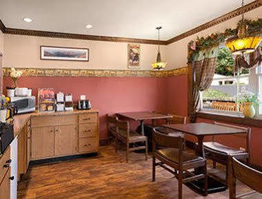Super 8 By Wyndham George/downtown Hotel 2*